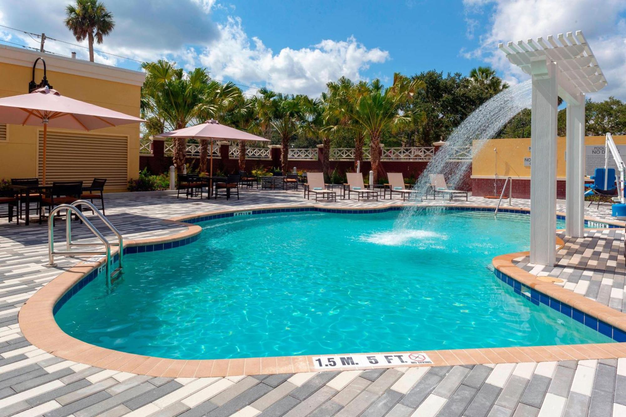 Hotel Courtyard By Marriott Deland Historic Downtown Zewnętrze zdjęcie